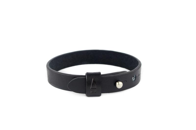 ylpO3CpnRmG5yQQrQnL4_Twine_20Single__20Leather_Bracelet_Pdt_Black_1_800x